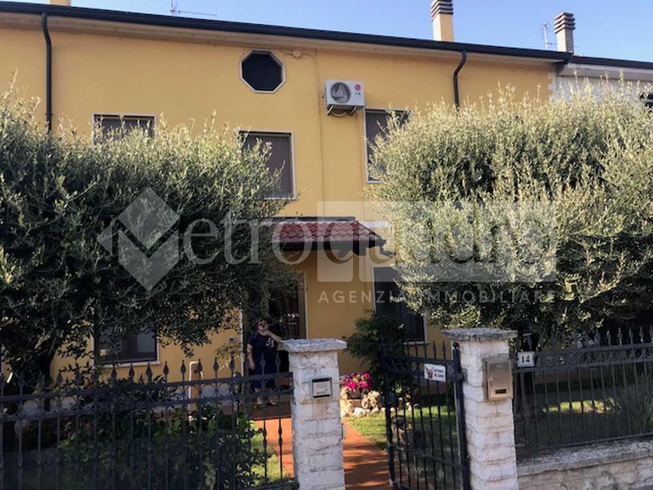 Casa indipendente di ampia metratura, Serravalle a Po