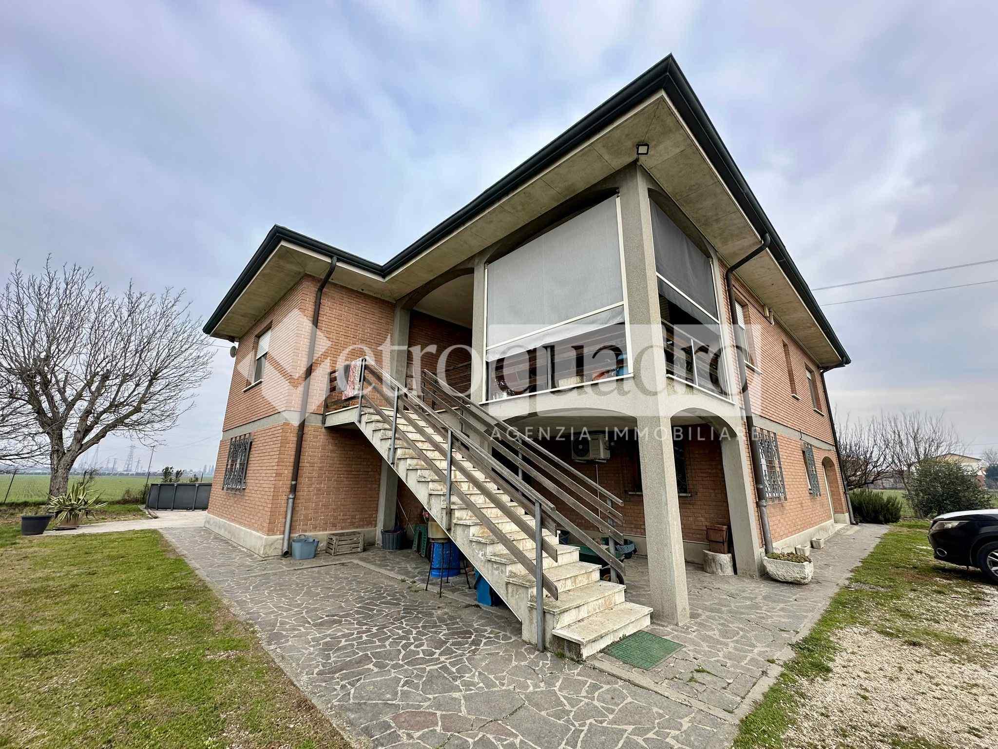 Casa indipendente in vendita in Strada Comuna Santuario, Ostiglia