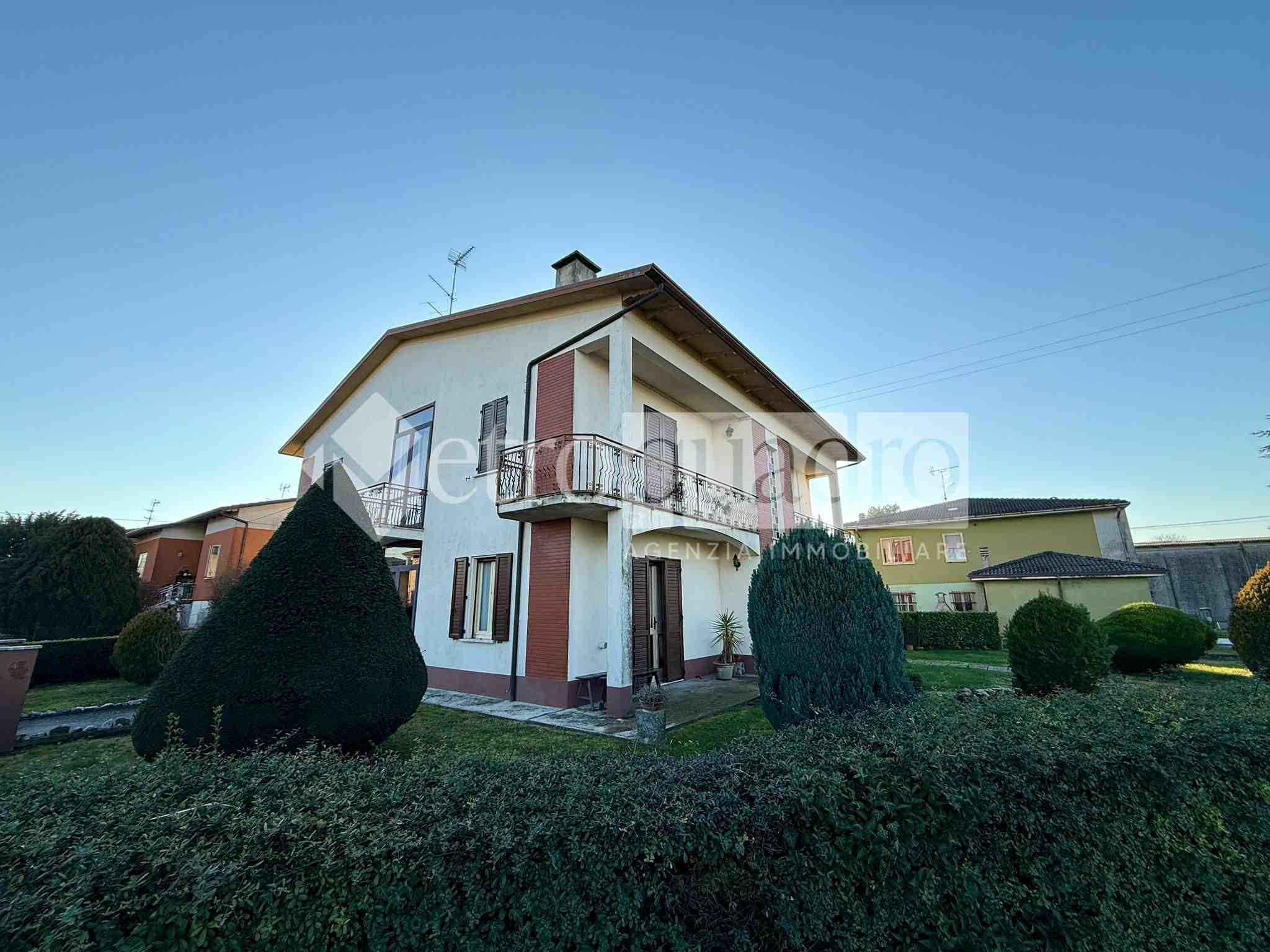 Casa indipendente in vendita a Sustinente